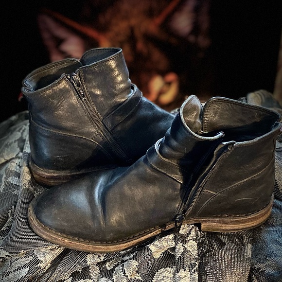 MOMA BLACK Ankle Leather Boots - Picture 2 of 13